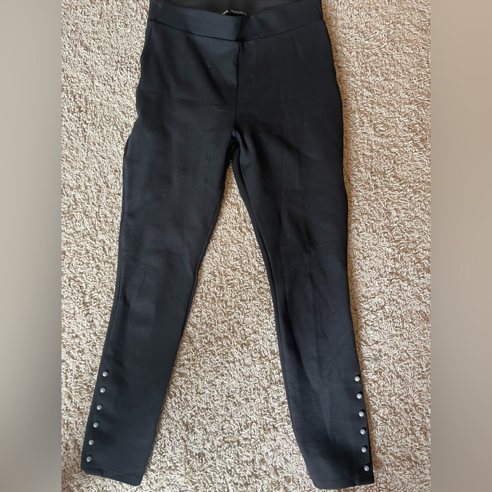 Zara Woman’s High Waisted Cropped Leggings in SZ L gently used